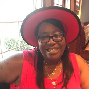 Meet your Posher, Leslie